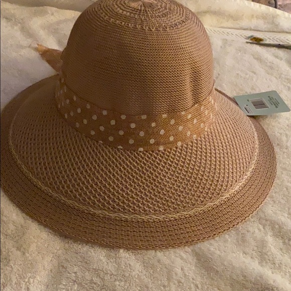 Hat - Picture 3 of 4